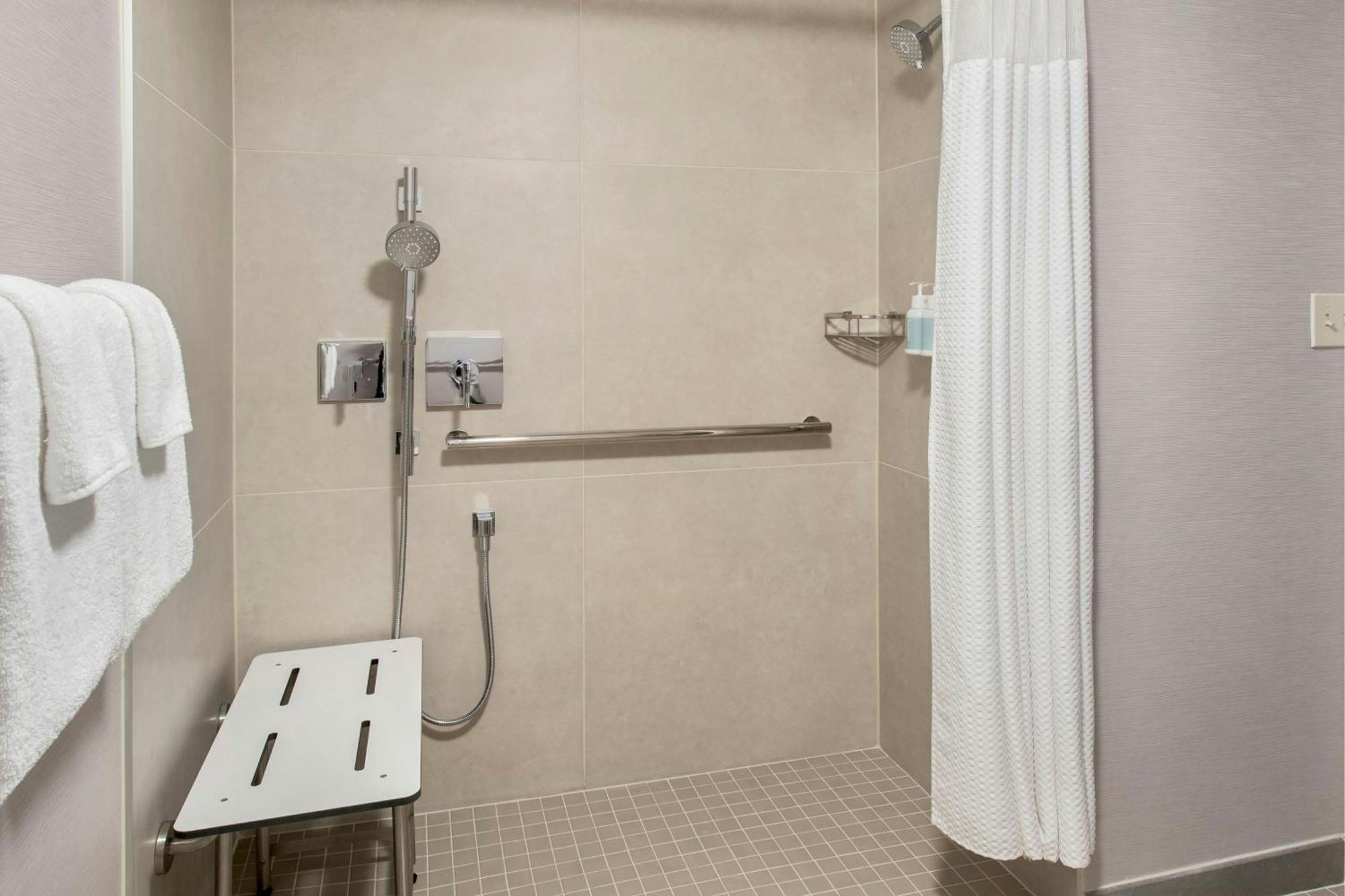 Courtyard By Marriott Dallas Arlington Entertainment District מראה חיצוני תמונה