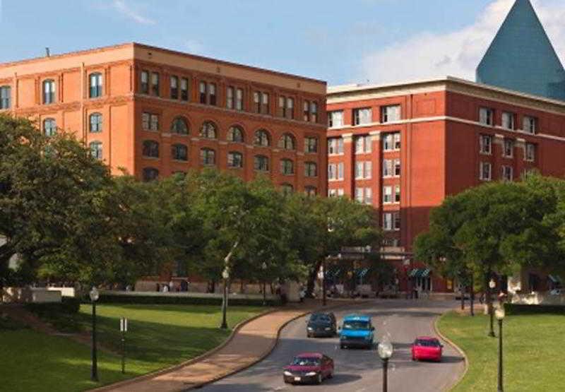 Courtyard By Marriott Dallas Arlington Entertainment District מראה חיצוני תמונה